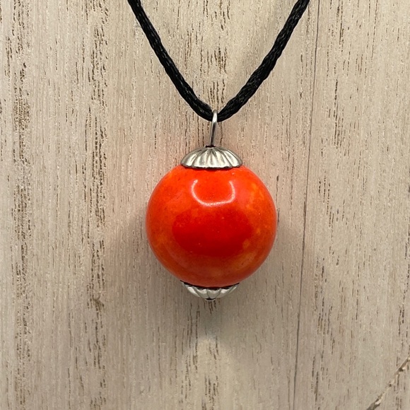 Red  and Black Necklace - Picture 6 of 8